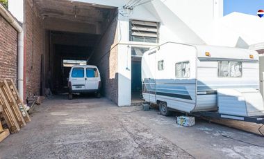 2 Galpones en Venta en Villa Dominico c vivienda