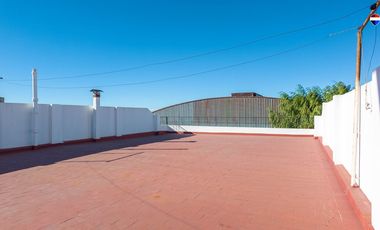 2 Galpones en Venta en Villa Dominico c vivienda