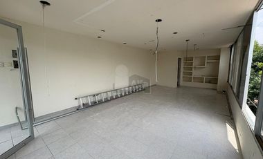 Local Comercial en Planta Alta en Renta en Colinas del Cimatario