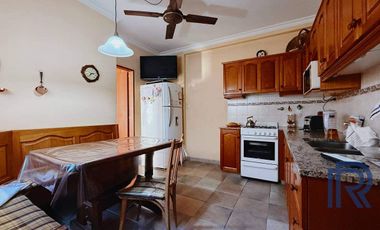 Casa en venta c/ cochera en Villa Mitre
