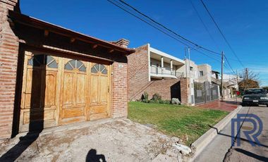 Casa en venta c/ cochera en Villa Mitre