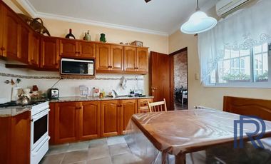 Casa en venta c/ cochera en Villa Mitre