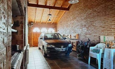 Casa en venta c/ cochera en Villa Mitre