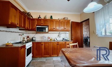Casa en venta c/ cochera en Villa Mitre