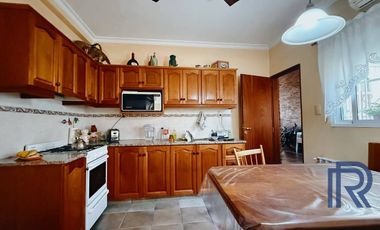 Casa en venta c/ cochera en Villa Mitre