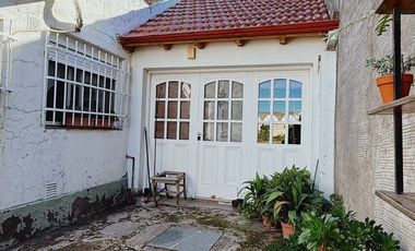 Casa en venta c/ cochera en Villa Mitre
