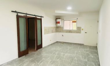 Casa en venta c/ cochera en San José