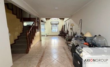 Casa en venta de 3 Dormitorios con  cochera para 2 autos cubiertos Tolosa