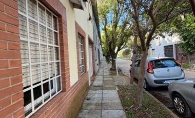 Casa en venta de 3 Dormitorios con  cochera para 2 autos cubiertos Tolosa