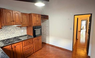 ALQUILER DUPLEX 3 AMB CON PATIO Y COCHERA EN RAMOS MEJIA