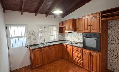 ALQUILER DUPLEX 3 AMB CON PATIO Y COCHERA EN RAMOS MEJIA