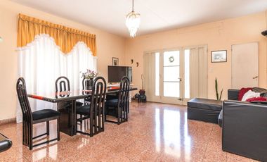 VENTA CASA 3 AMBIENTES MORON