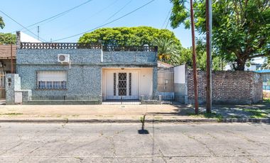 VENTA CASA 3 AMBIENTES MORON