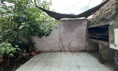 CASA EN VENTA 3 AMB V. SOLDATI CON PATIO Y JARDIN