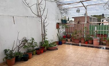 CASA EN VENTA 3 AMB V. SOLDATI CON PATIO Y JARDIN