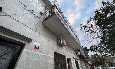CASA EN VENTA 3 AMB V. SOLDATI CON PATIO Y JARDIN