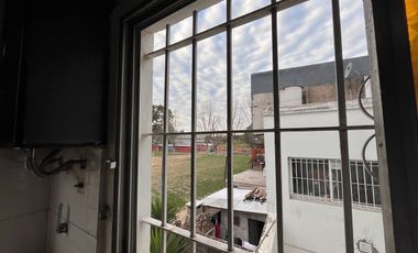 CASA EN VENTA 3 AMB V. SOLDATI CON PATIO Y JARDIN