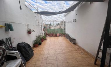 CASA EN VENTA 3 AMB V. SOLDATI CON PATIO Y JARDIN