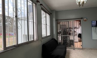 CASA EN VENTA 3 AMB V. SOLDATI CON PATIO Y JARDIN