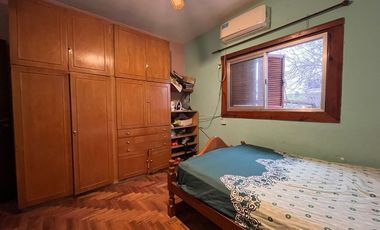 CASA EN VENTA 3 AMB V. SOLDATI CON PATIO Y JARDIN