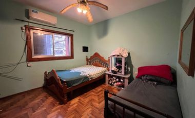 CASA EN VENTA 3 AMB V. SOLDATI CON PATIO Y JARDIN