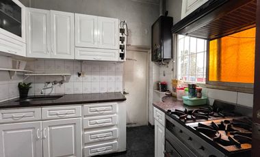 CASA EN VENTA 3 AMB V. SOLDATI CON PATIO Y JARDIN