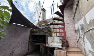 CASA EN VENTA 3 AMB V. SOLDATI CON PATIO Y JARDIN