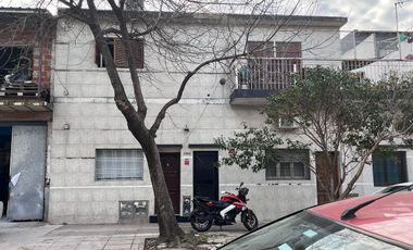 CASA EN VENTA 3 AMB V. SOLDATI CON PATIO Y JARDIN