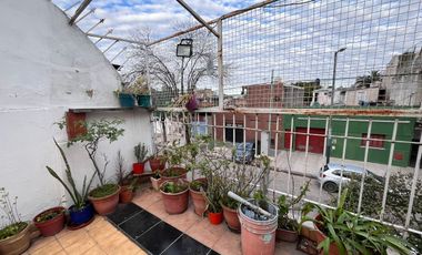 CASA EN VENTA 3 AMB V. SOLDATI CON PATIO Y JARDIN