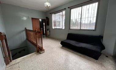 CASA EN VENTA 3 AMB V. SOLDATI CON PATIO Y JARDIN