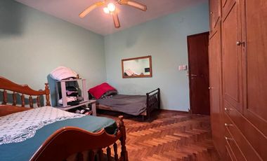 CASA EN VENTA 3 AMB V. SOLDATI CON PATIO Y JARDIN