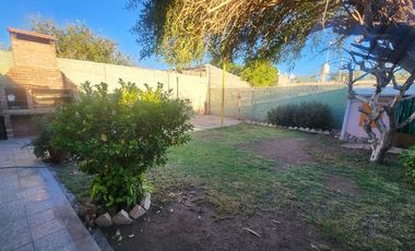 CASA DE 3 DORMITORIOS. B° LAS VIÑAS, SANTA LUCÍA