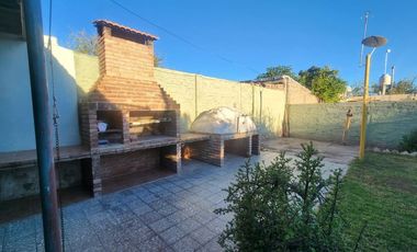 CASA DE 3 DORMITORIOS. B° LAS VIÑAS, SANTA LUCÍA