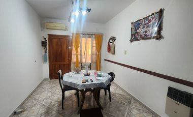 CASA DE 3 DORMITORIOS. B° LAS VIÑAS, SANTA LUCÍA