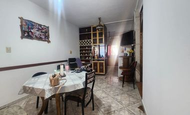 CASA DE 3 DORMITORIOS. B° LAS VIÑAS, SANTA LUCÍA
