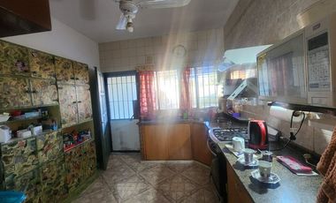 CASA DE 3 DORMITORIOS. B° LAS VIÑAS, SANTA LUCÍA