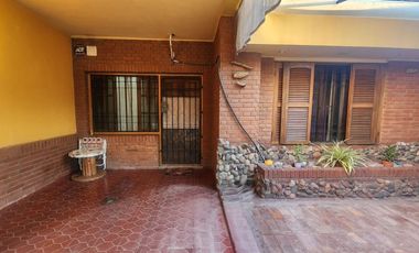 CASA DE 3 DORMITORIOS. B° LAS VIÑAS, SANTA LUCÍA