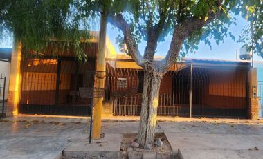 CASA DE 3 DORMITORIOS. B° LAS VIÑAS, SANTA LUCÍA