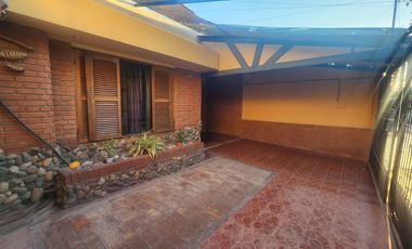 CASA DE 3 DORMITORIOS. B° LAS VIÑAS, SANTA LUCÍA