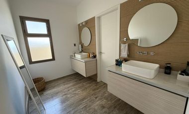 CASA DE CATEGORIA EN BARRIO PRIVADO. RIVADAVIA