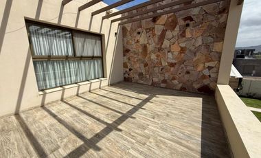 CASA DE CATEGORIA EN BARRIO PRIVADO. RIVADAVIA