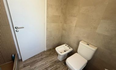 CASA DE CATEGORIA EN BARRIO PRIVADO. RIVADAVIA