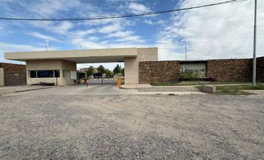 CASA DE CATEGORIA EN BARRIO PRIVADO. RIVADAVIA