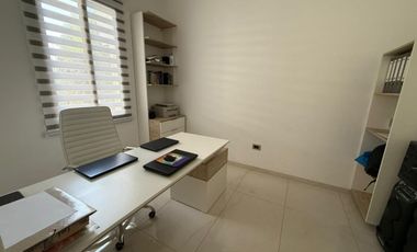 CASA DE CATEGORIA EN BARRIO PRIVADO. RIVADAVIA