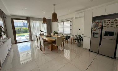 CASA DE CATEGORIA EN BARRIO PRIVADO. RIVADAVIA