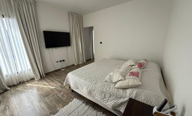 CASA DE CATEGORIA EN BARRIO PRIVADO. RIVADAVIA