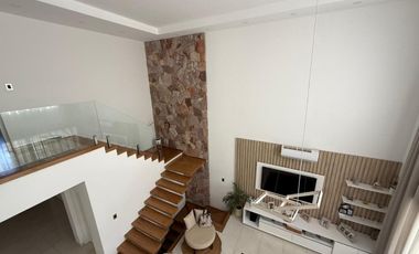 CASA DE CATEGORIA EN BARRIO PRIVADO. RIVADAVIA