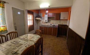 CASA APTA CRED. 4 DORM. B° LOS TAMARINDOS. CHIMBAS