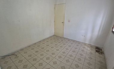 CASA APTA CRED. 4 DORM. B° LOS TAMARINDOS. CHIMBAS