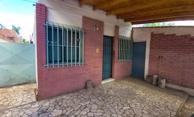 CASA APTA CRED. 4 DORM. B° LOS TAMARINDOS. CHIMBAS